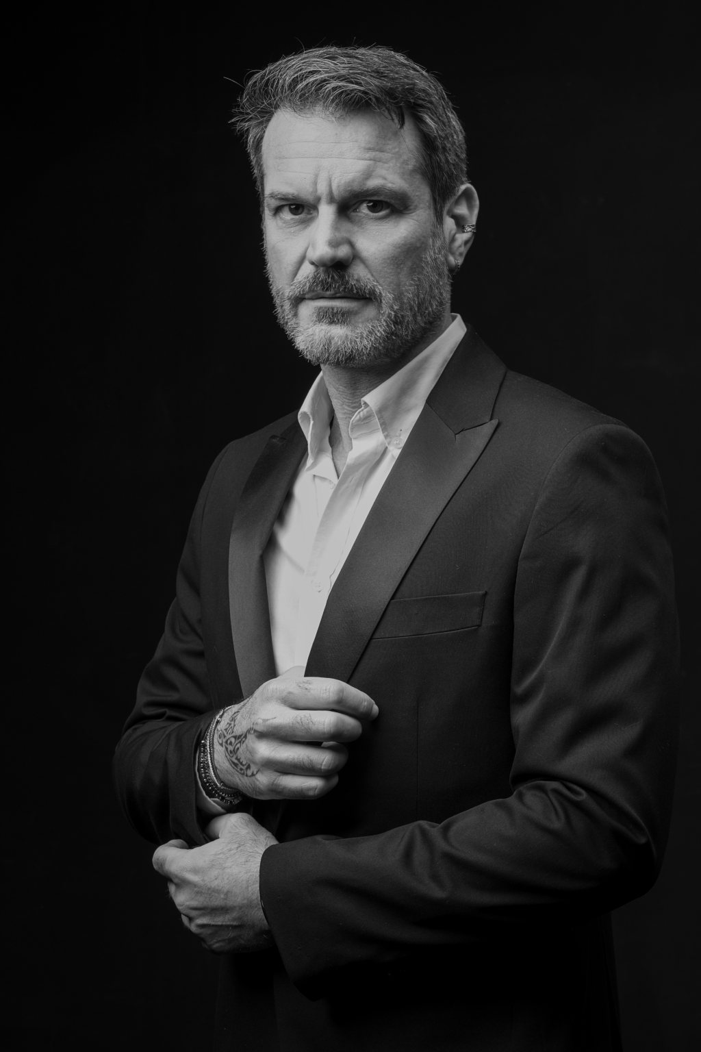 Ritratto professionale di imprenditore in studio fotografico a Firenze